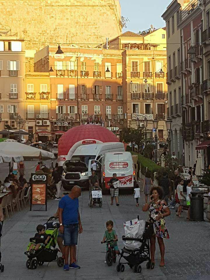 “Tappo nel corso”, Mondo Convenienza: “Si è bloccato il furgone”