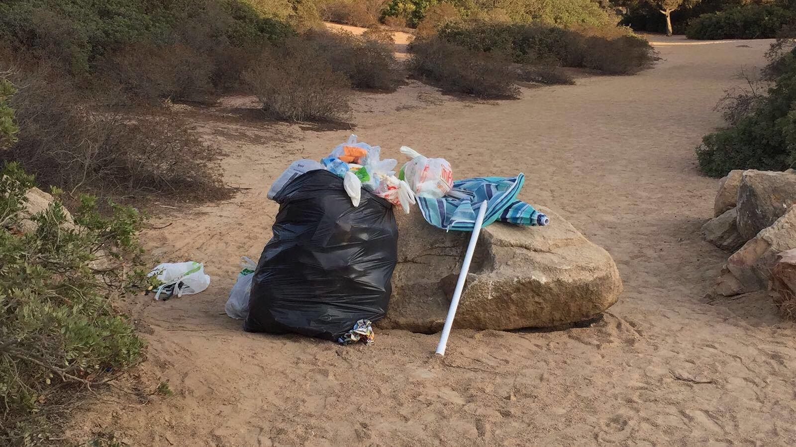 Benvenuti a Cala Cipolla: a volte a sporcare siamo anche noi sardi