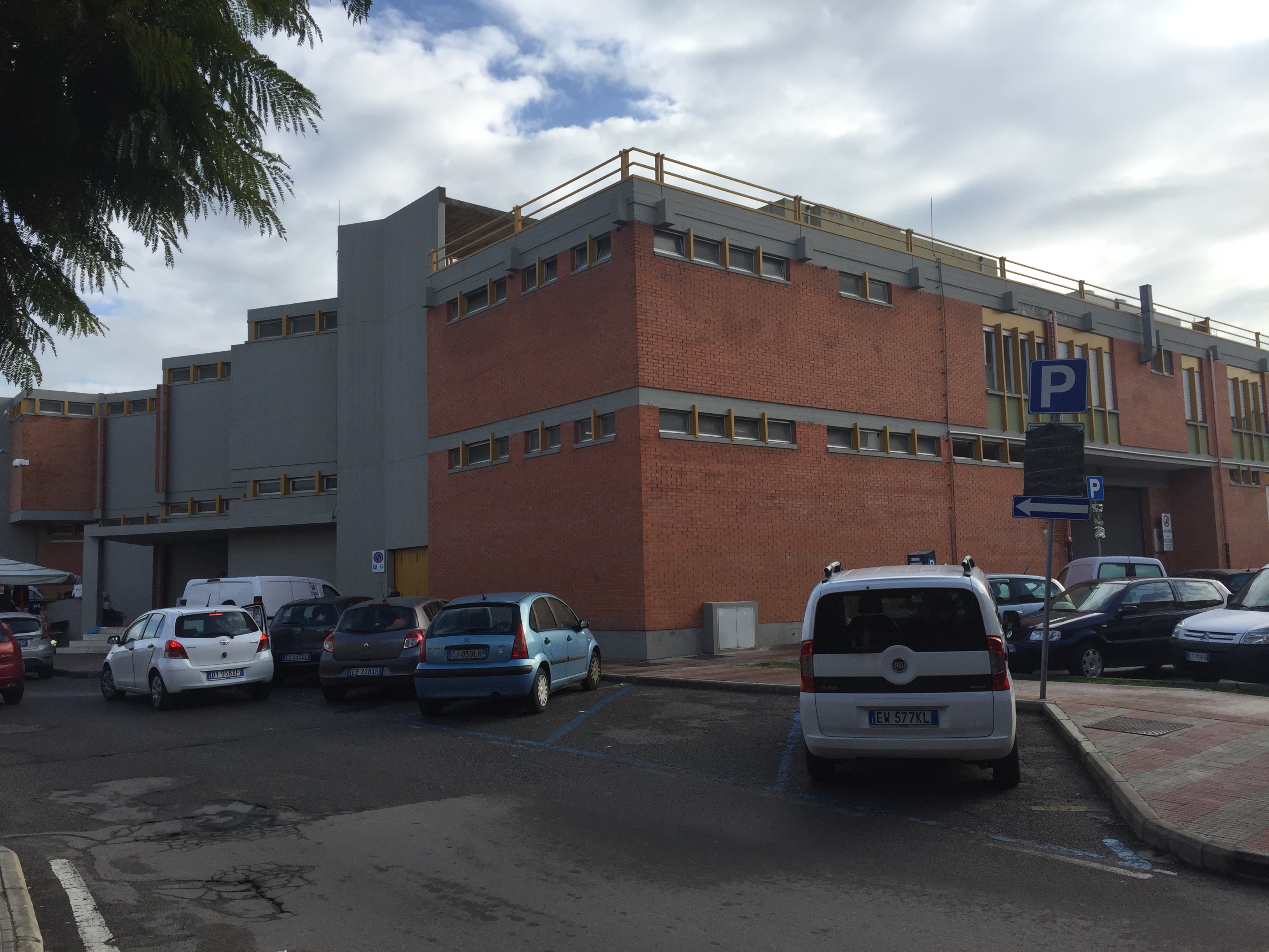 Quartu, chiude ancora il mercato civico “scarichi non a norma”