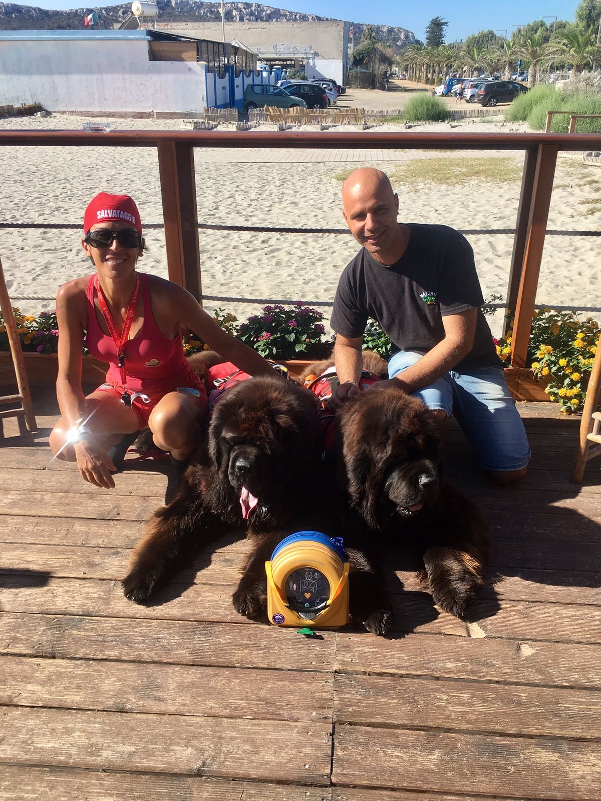 Poetto sicuro, ecco il defibrillatore tra Malibù e Twist