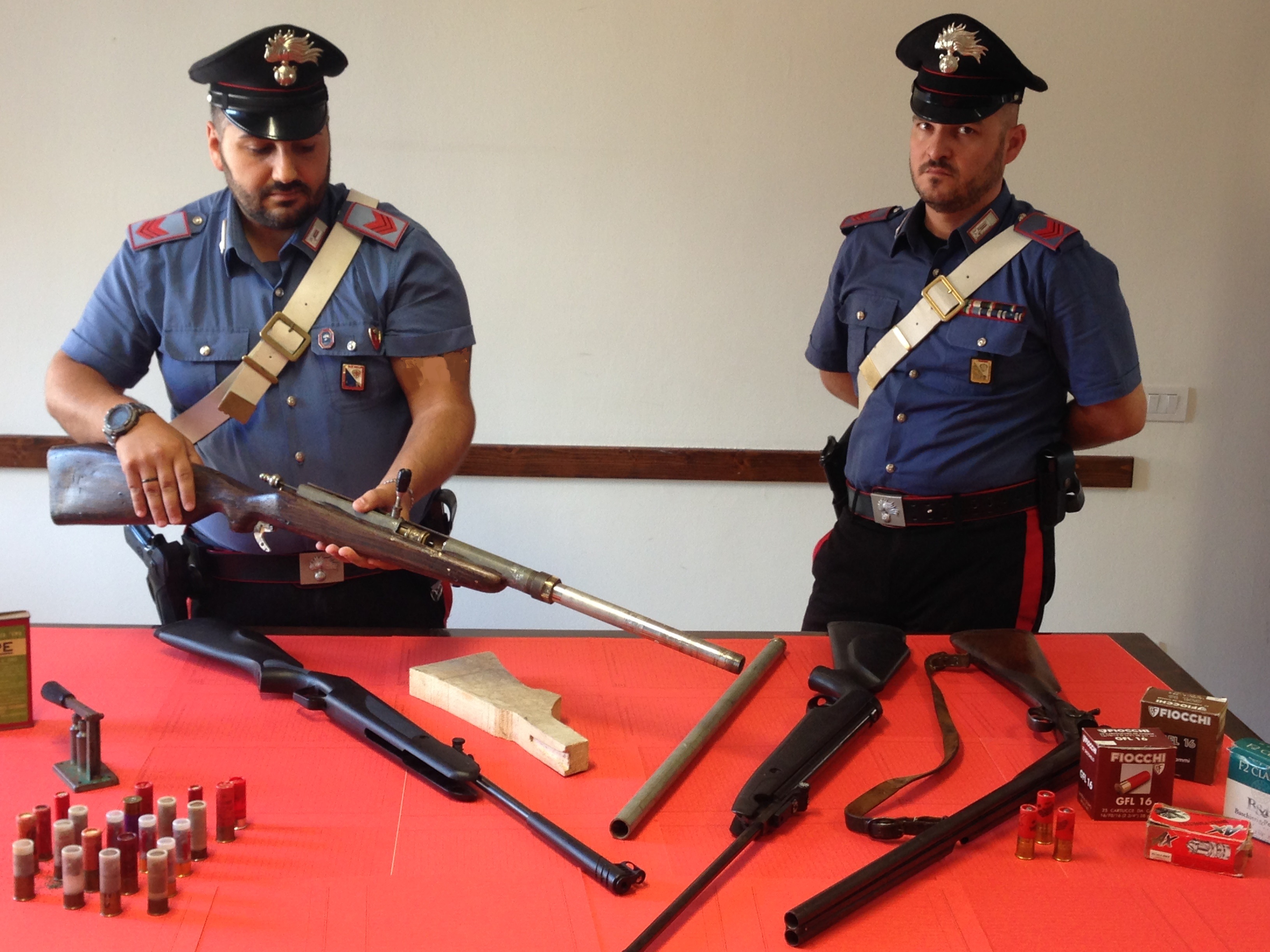 Fucili, carabine e proiettili illegali: nei guai 45enne di Villacidro