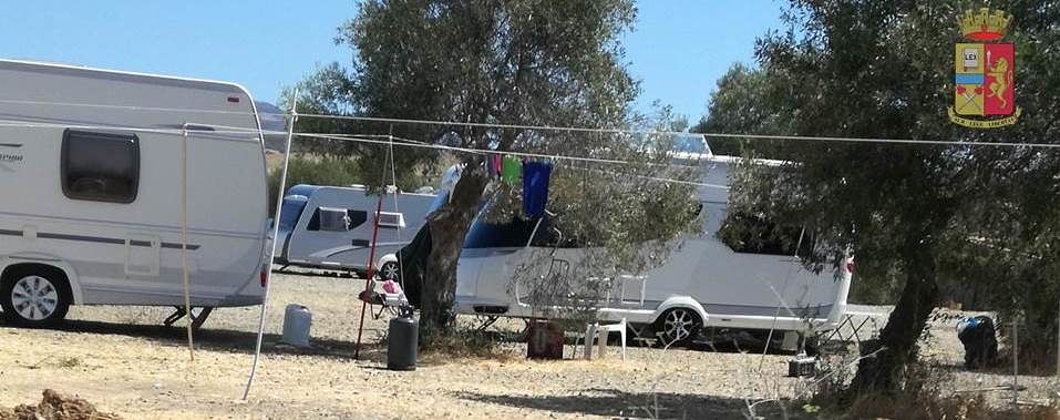 Cagliari, raggiri e truffe dello specchietto: scoperto il tesoro dei nomadi