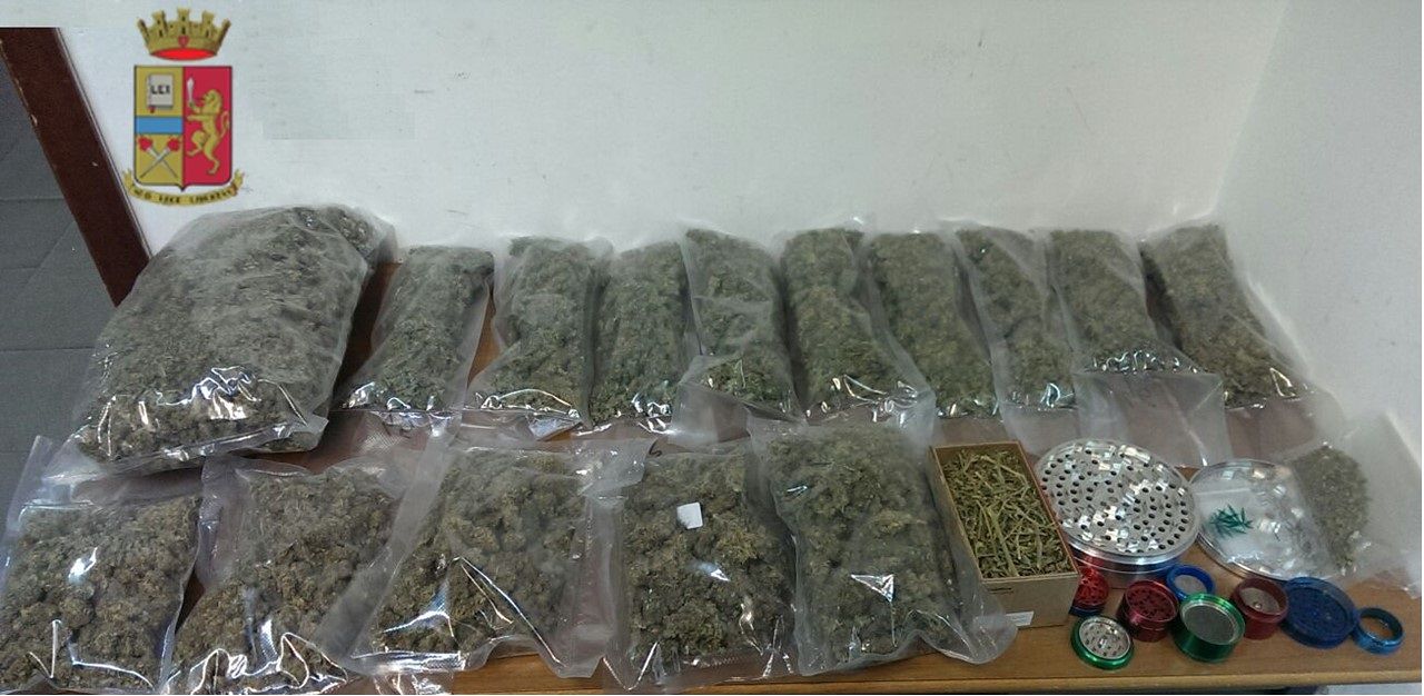 Topo d’auto sorpreso in via Mameli: in casa anche 1,4 kg di marijuana