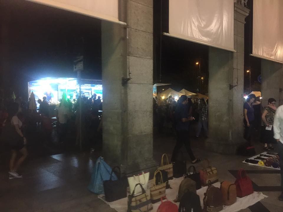 Il M5S: “Via Roma luna park sgangherato con bottegoni ambulanti”