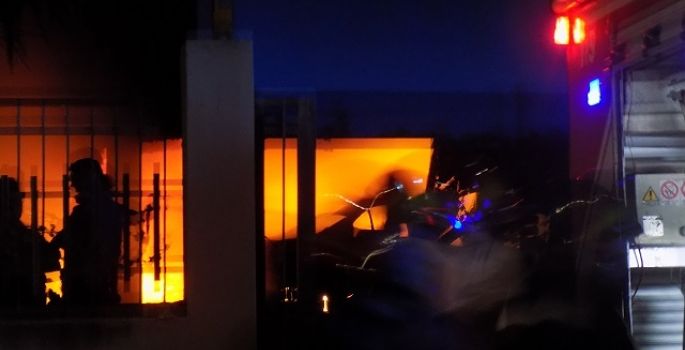 Fiamme a Pirri, notte di paura in via Su Planu: evacuate dieci famiglie