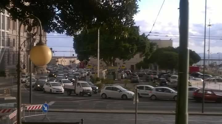 Via Roma pedonale, lunghe code in città, Fdi: “Disagi gratuiti per i cagliaritani”