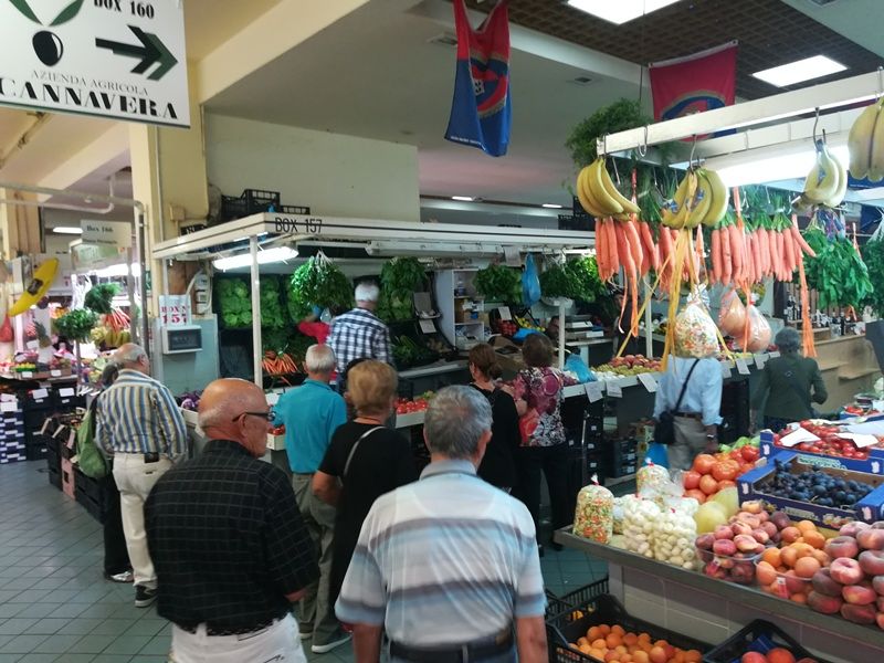 Fogne che saltano, ascensori e scala mobile ko. Caos al mercato di San Benedetto