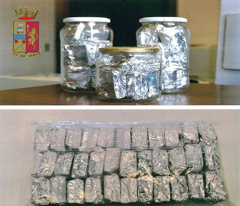 Carbonia, droga nascosta in un baule: arrestati marito e moglie