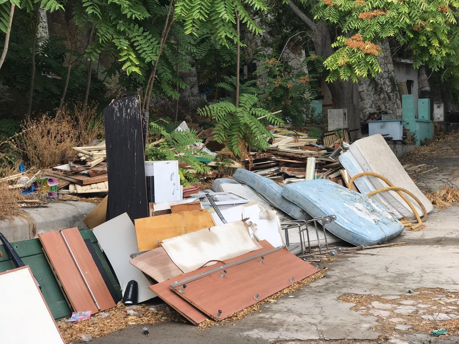 Viaggio spettrale nella scuola all’aperto Mereu: la bomba ecologica