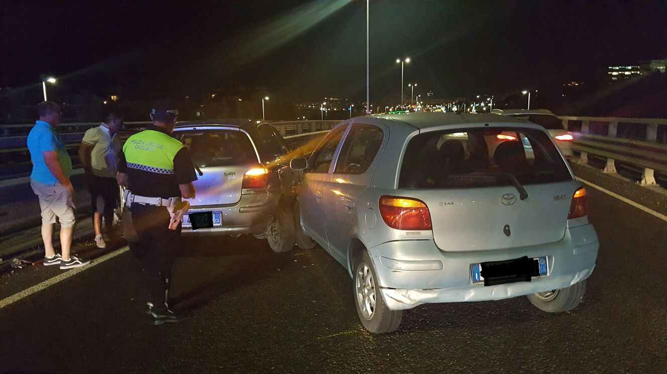 Asse mediano, crash fra due Yaris: ferita una 22enne quartese