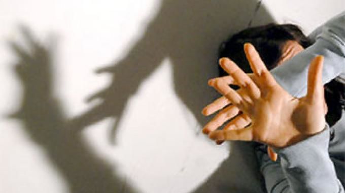 Ubriaco, picchia la moglie con un bastone: un arresto a S. Andrea Frius