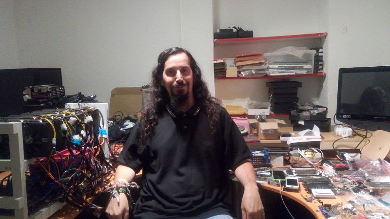 Dalla Sardegna alla Svizzera per lavorare nell’informatica. “Qui lo Stato ti aiuta a crescere, nell’Isola si può solo sopravvivere”