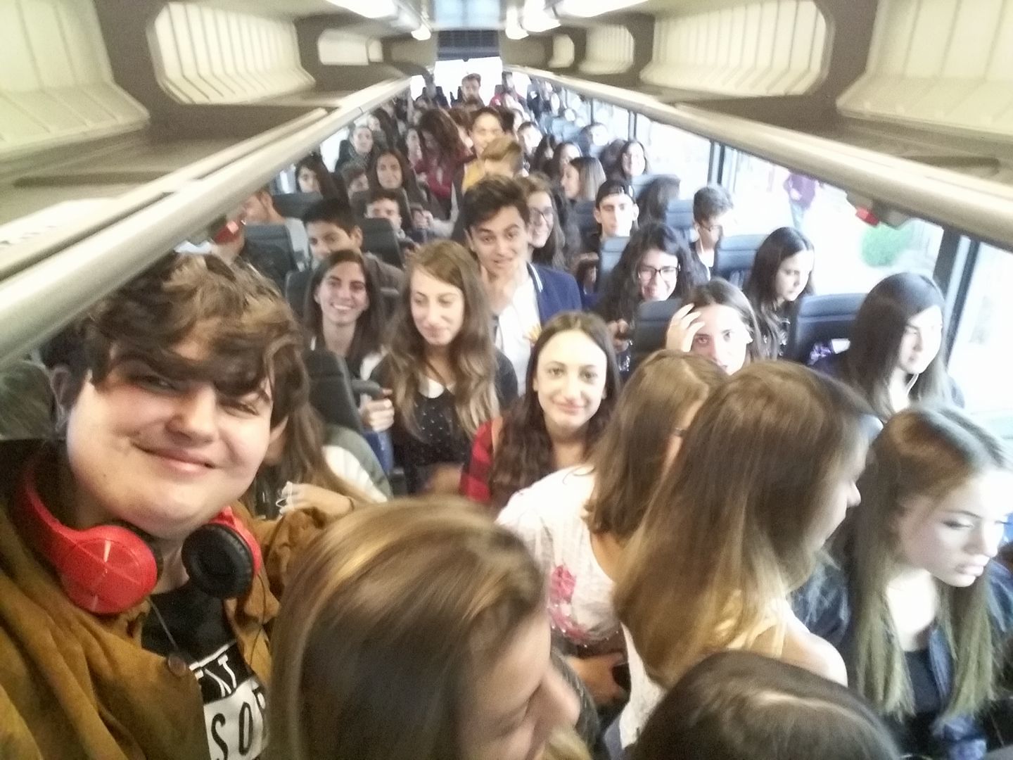 Gli studenti sardi, rabbia sul bus: “Viaggiamo così, come sardine”