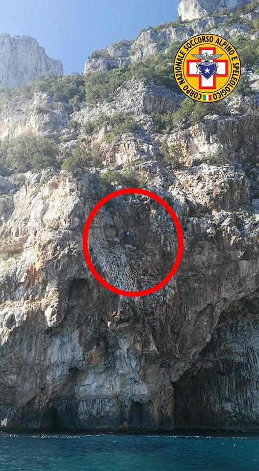 Baunei, si perde nel Selvaggio Blu e passa la notte bloccata su una cengia