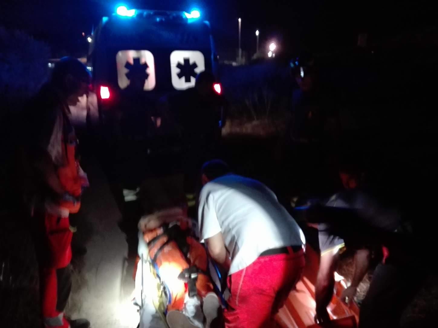 Calamosca, ciclista 19 enne vola giù dal costone: notte di paura