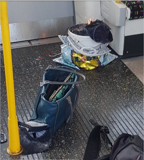 Londra, esplosione in un treno della metro: ci sono feriti