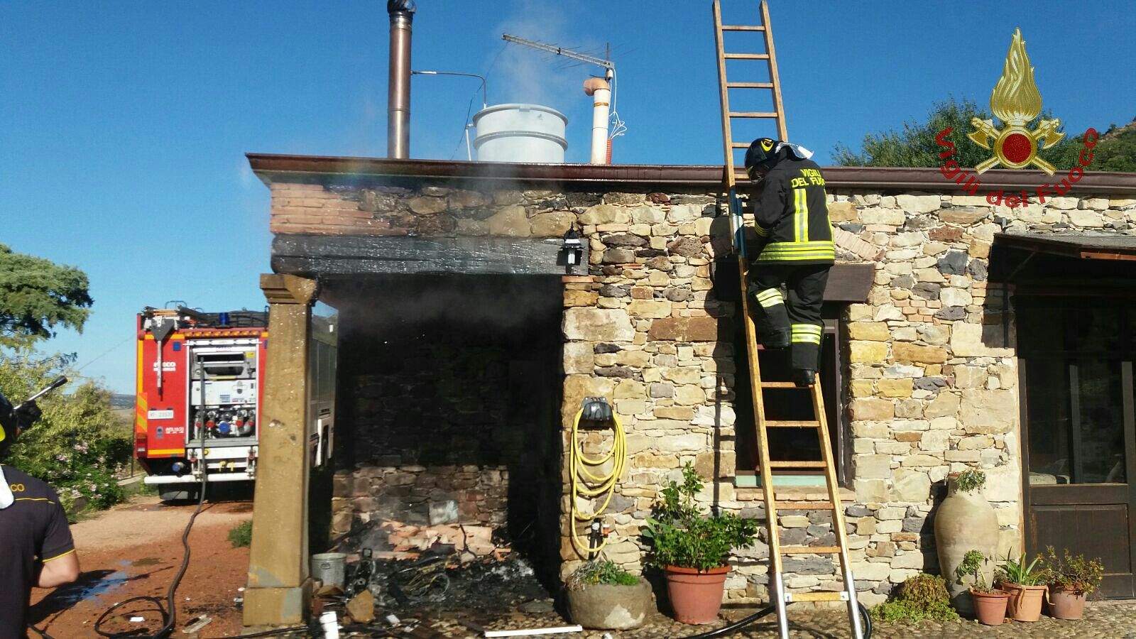 Momenti di paura ad Orroli, va a fuoco una caldaia a gas