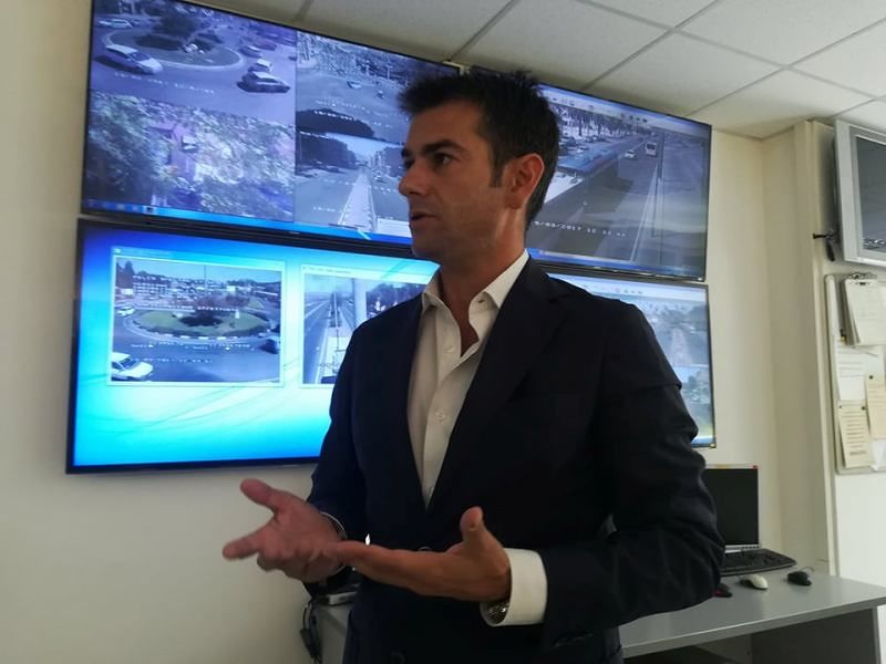 Evento per “caddozzoni e paesani” in via Roma, furia-Zedda: “Offese vergognose, non tutti i cagliaritani in ristorante”