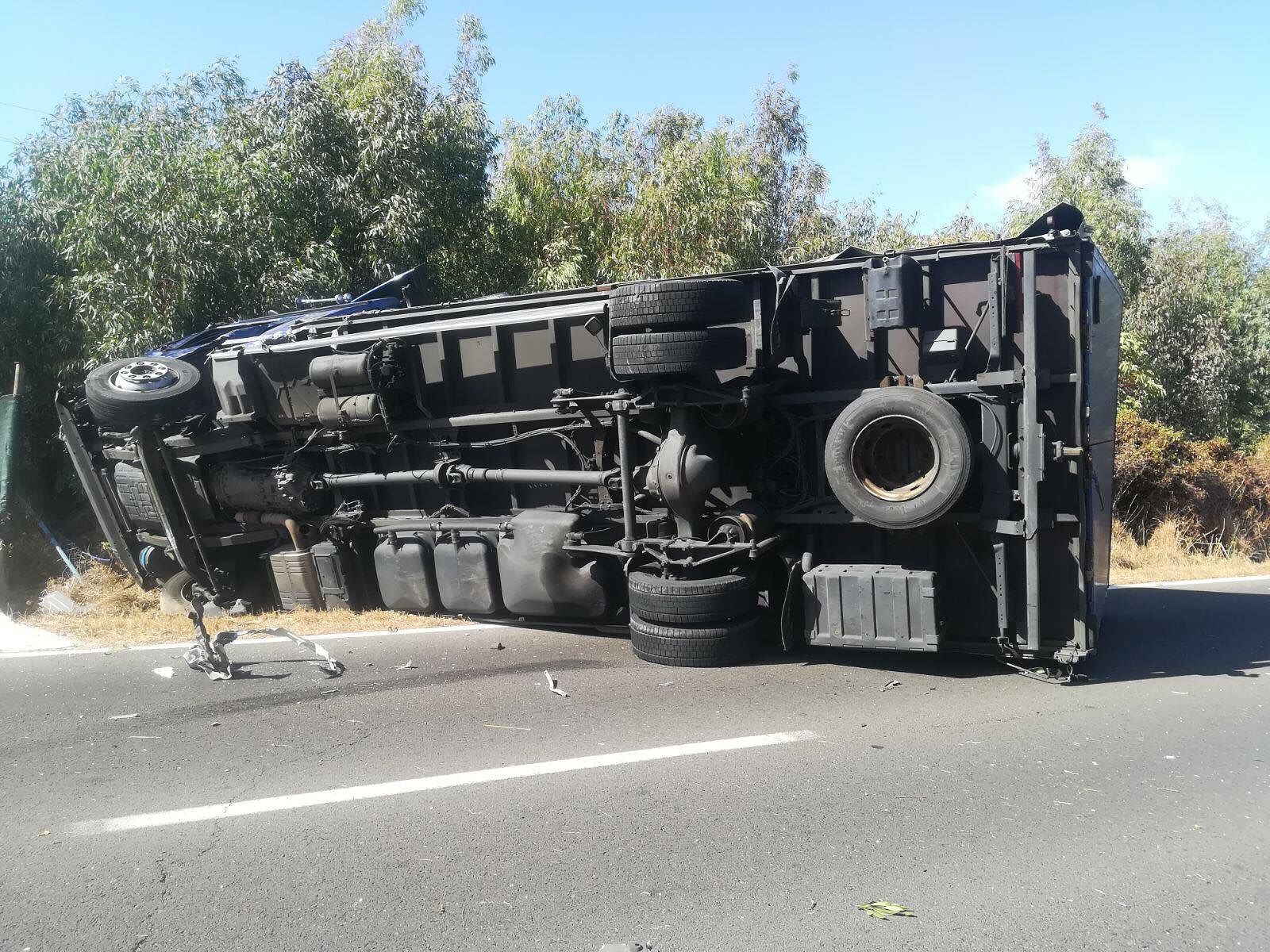 Pula, scontro frontale tir-motocarro: gravissimo incidente sulla 195