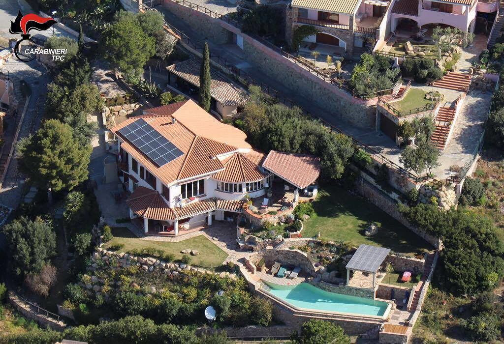 Abusi edilizi a Chia e San Vito: sequestrati immobili per 2,5 milioni