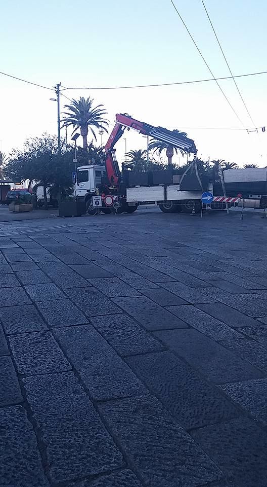 Via Roma, ritornano le auto: “Esperimento semplicemente fallito”