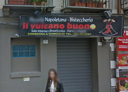 Intimidazioni a Cagliari, incendiato l’ingresso di una pizzeria nel Corso