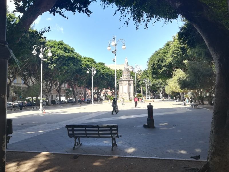 Cagliari, ring piazza del Carmine: “Clienti terrorizzati, bambini e famiglie sparite”