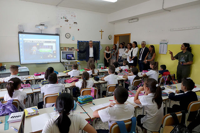 Capoterra, Pigliaru in visita nelle scuole rimesse a nuova grazie a Iscol@