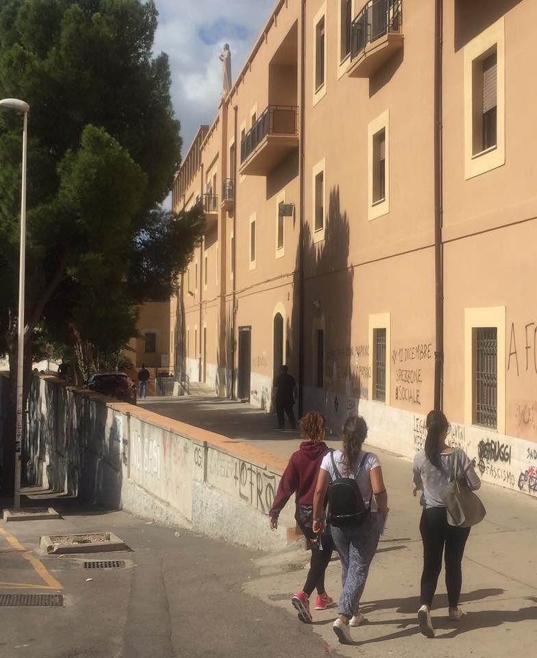 La gioia di una giovane laureata: la politica non spenga più i suoi sogni