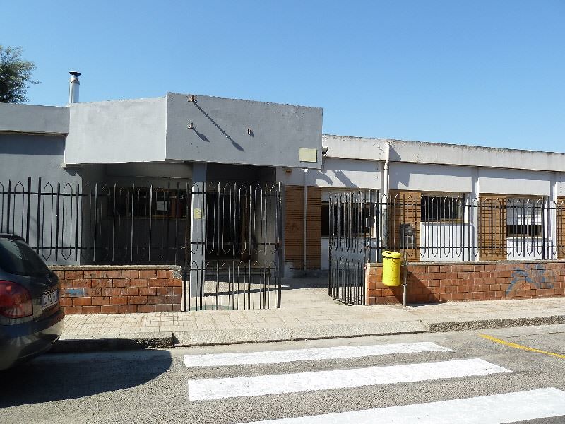 Quartu, aria irrespirabile al liceo Motzo: “Chiudete anche questa scuola”