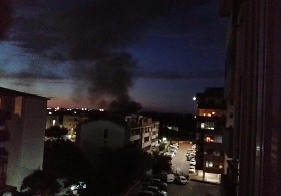 Mulinu Becciu, fumi tossici dall’ex campo rom: “Zedda chiuda le scuole”