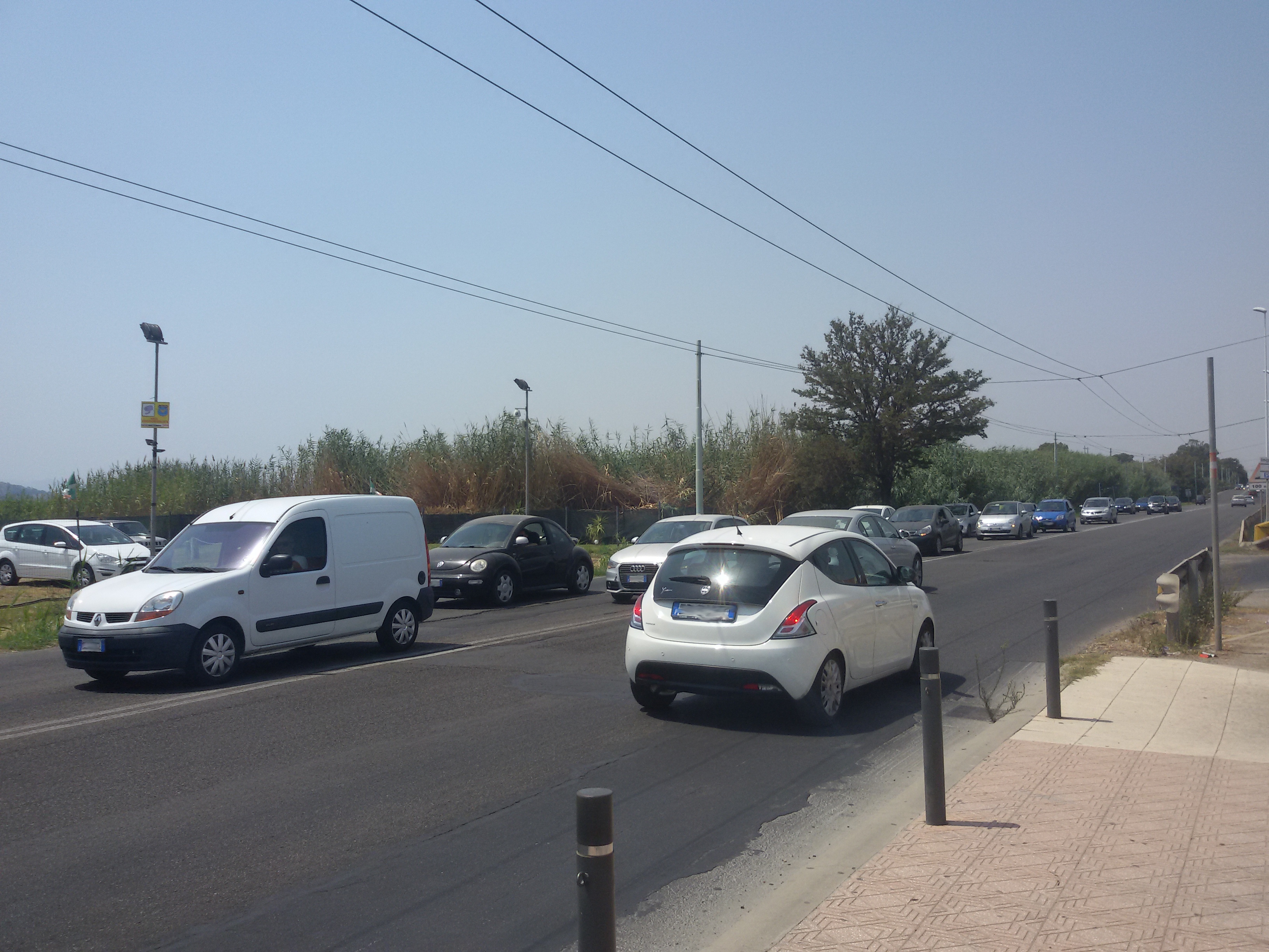 Viale Marconi, il semaforo-odissea. “Rosso troppo frequente, code a ogni ora”