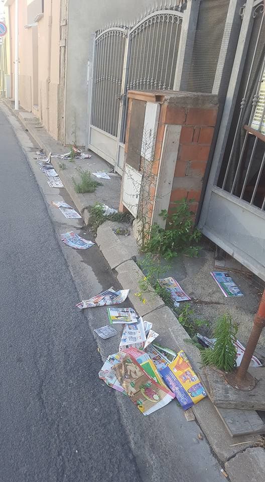 Assemini, il sindaco grillino ripulisce da solo la strada sporca