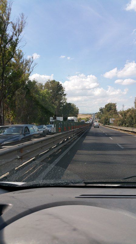 Maxi tamponamento sulla 131, tre km di coda all’ingresso di Cagliari