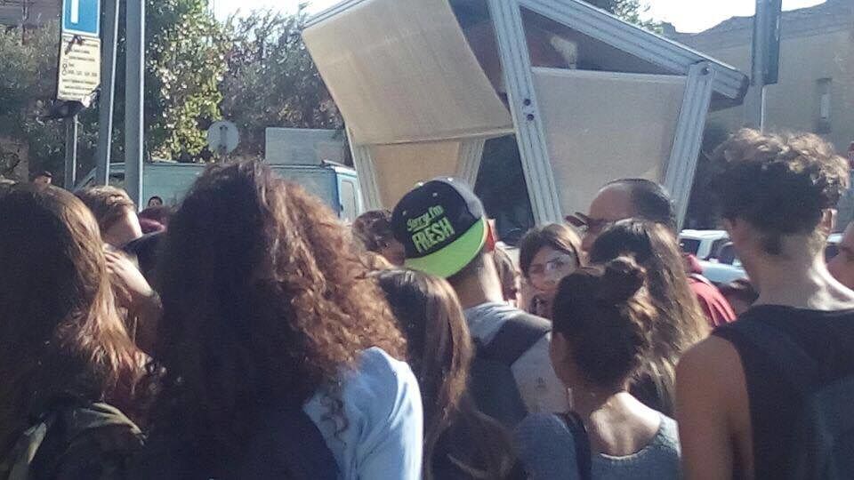 Quartu, i ragazzi del Motzo non entrano a scuola: “Paura di intossicazioni”