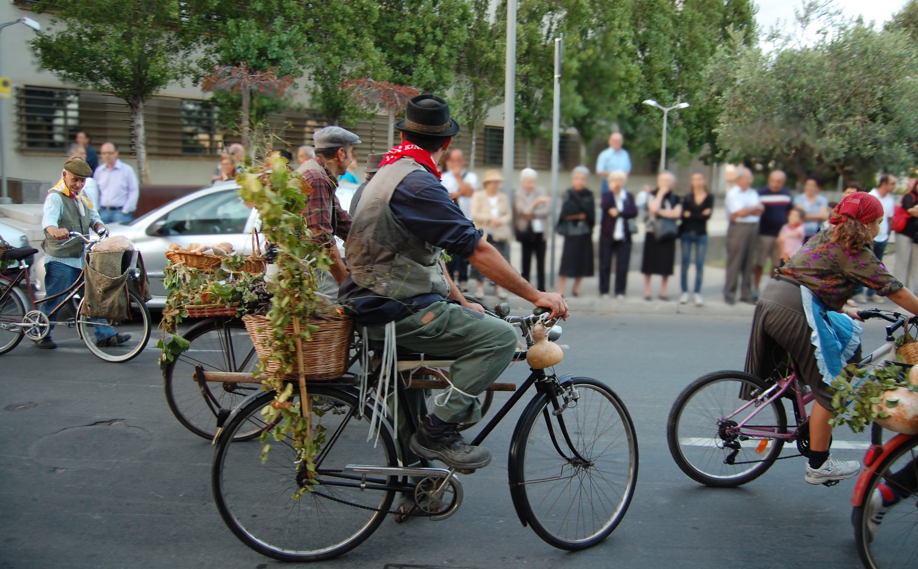 Ragazzini scatenati alla festa di Monserrato: bici show, organizzatore in ospedale