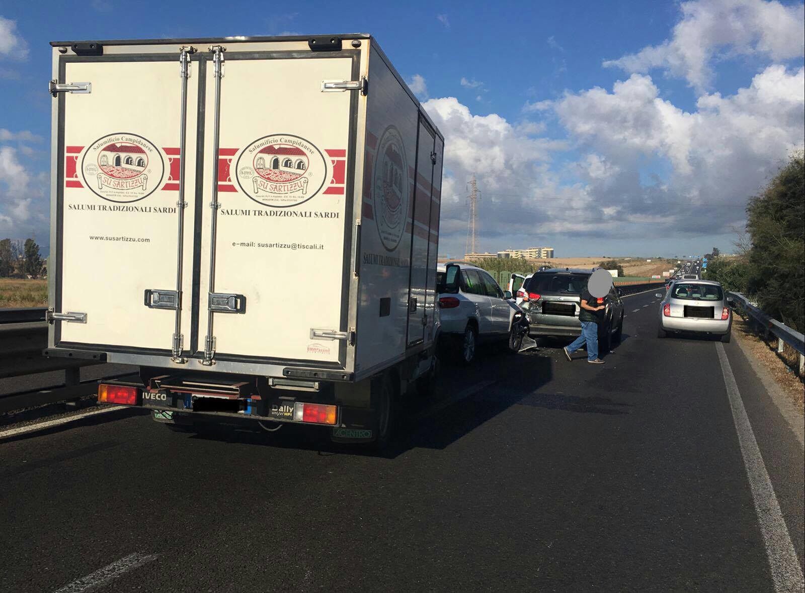 Sestu, un 50enne di Monserrato provoca un maxi tamponamento a catena