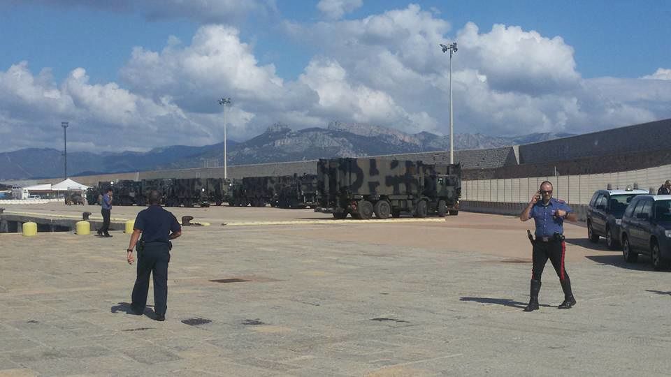 Giochi di guerra in Sardegna: lo sbarco dei militari ad Arbatax