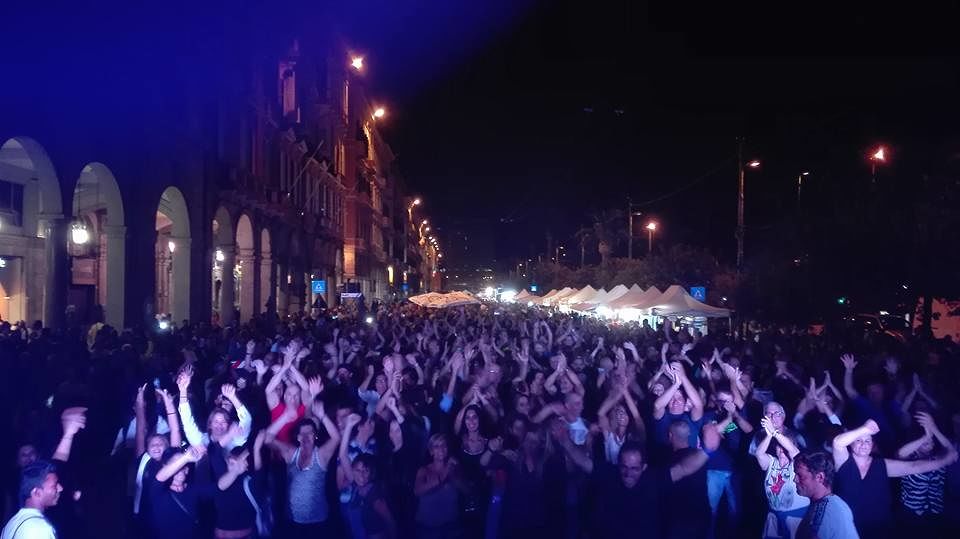 Il bis dopo via Roma: domani a Marina Piccola birre, arrosti e dance anni ’80 e ‘90