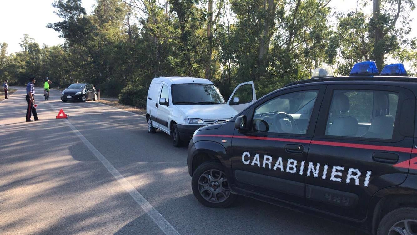 San Sperate, ambulante trovato di fronte alla caserma con un taglio alla gola