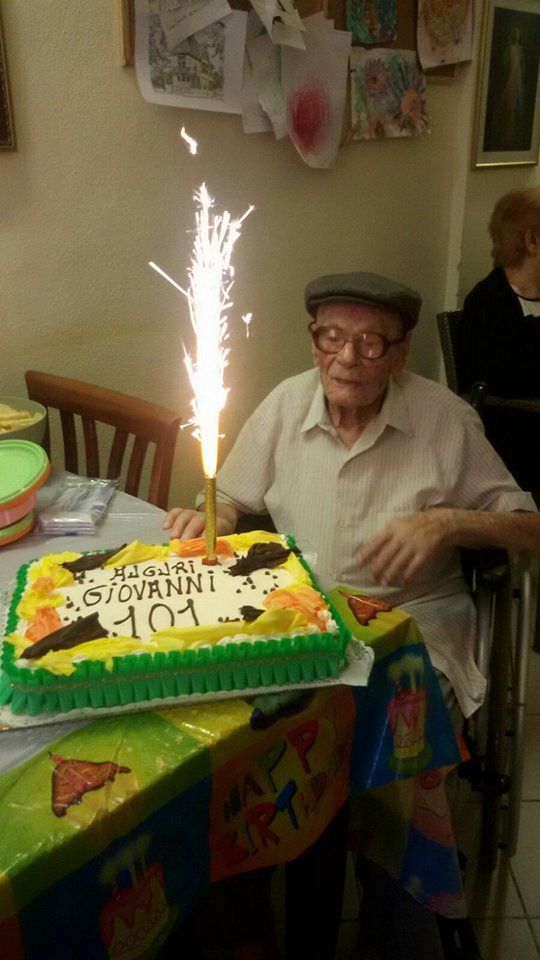 Teulada, tanti auguri nonno Giovanni Ordiano: 101 candeline nella torta