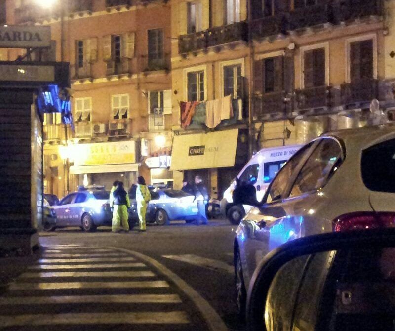 Maxi rissa in piazza Yenne: ambulante picchiato da una ventina di stranieri