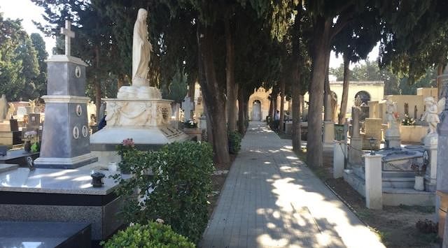 Quartu, ladri senza cuore al cimitero nella tomba di un nonnino