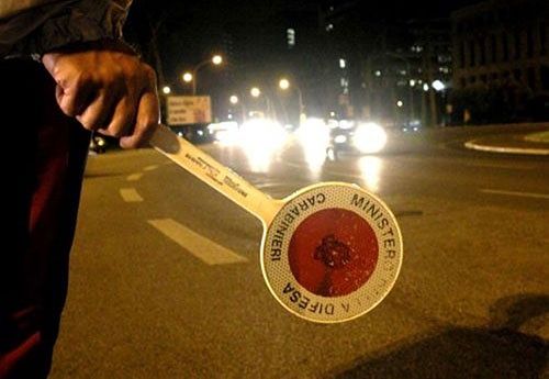 Ss196, forza un posto di blocco: fermato dopo un rocambolesco inseguimento,era ubriaco