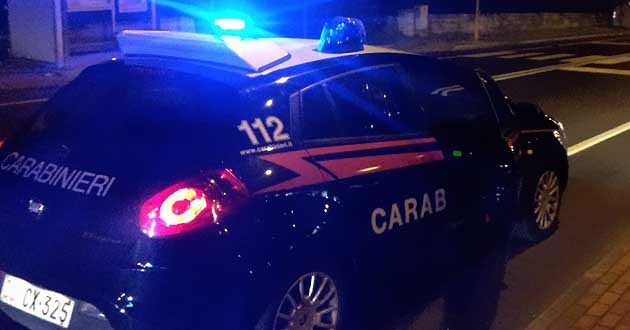 Ruba il cellulare a una giovane impiegata: algerino denunciato dai carabinieri