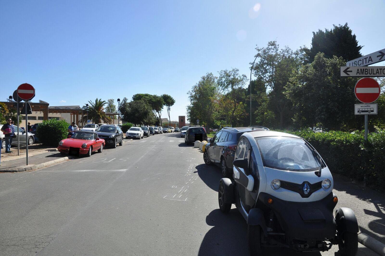 Carambola al Brotzu, scontro tra Polo e uno scooter che striscia per 20 metri