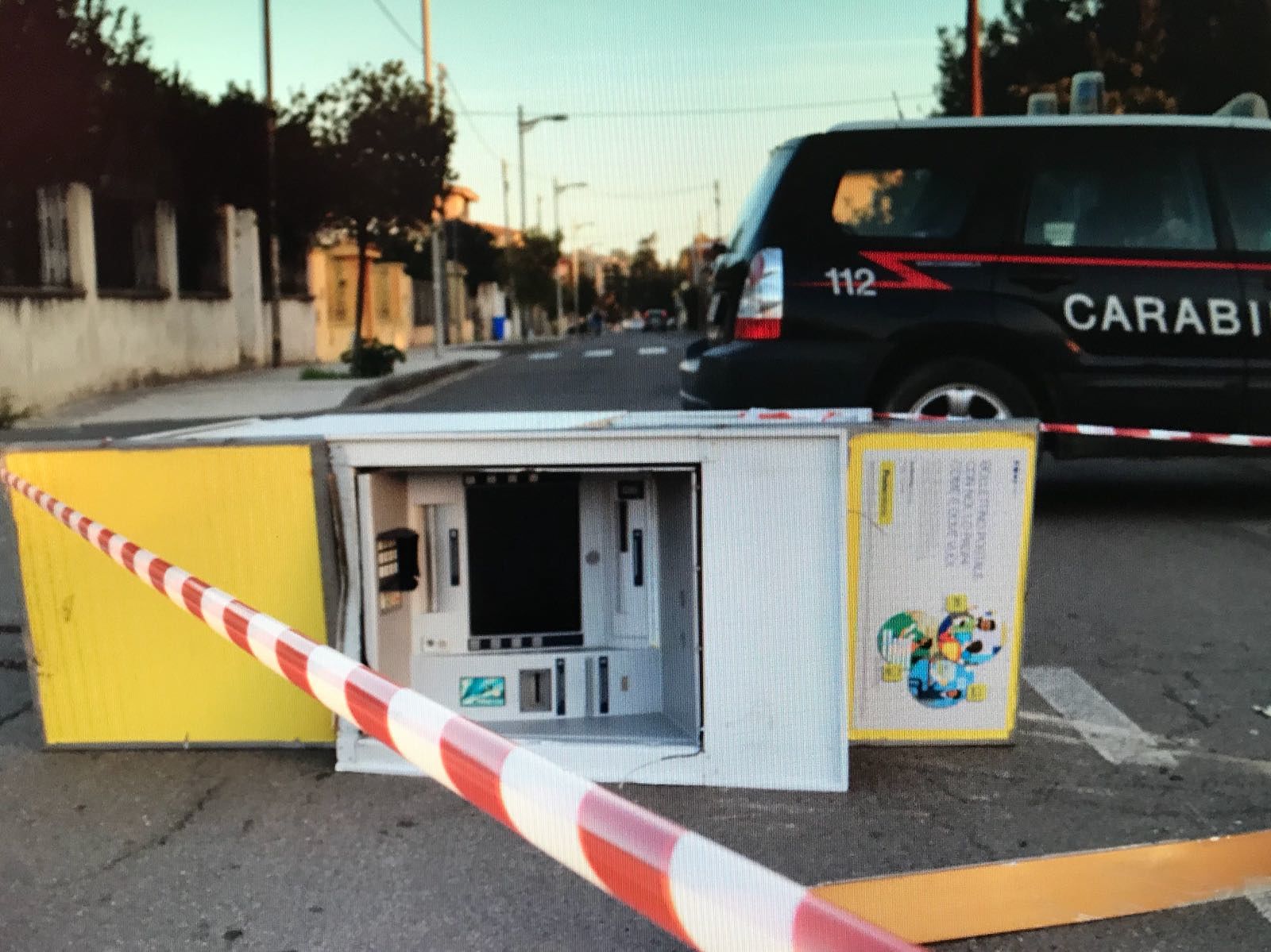 Banditi sradicano il bancomat delle Poste: è caccia all’uomo a Lunamatrona