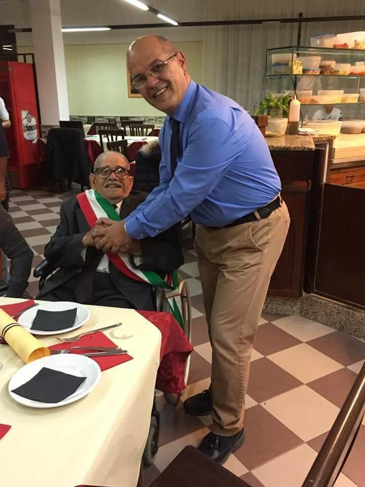 Sestu festeggia i suoi nonnini: tziu Antoniu, fascia tricolore per i 100 anni