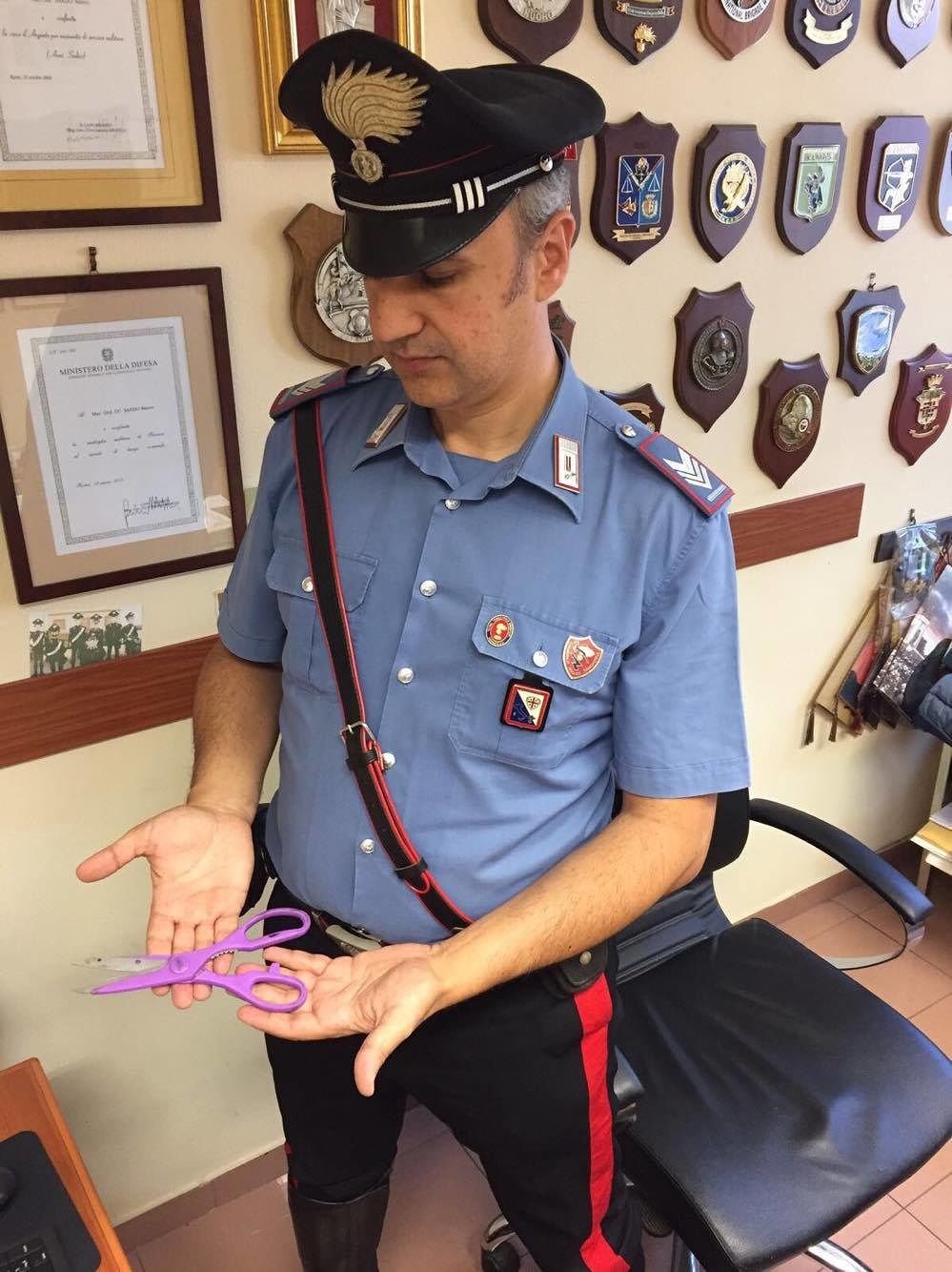 Armati di forbici rosa tentano la rapina in una profumeria di Is Mirrionis: arrestati