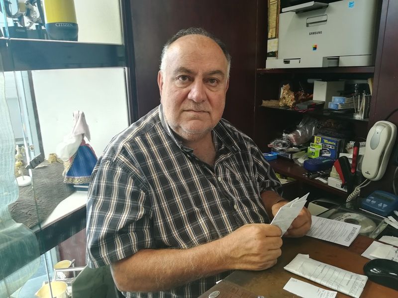 Cagliari, il gioielliere: “Due stranieri hanno rubato dentro e fuori dal mio negozio”